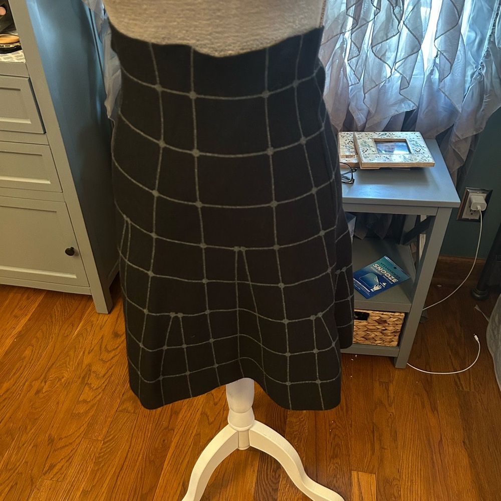 Elegant Black Grid Pattern Skirt